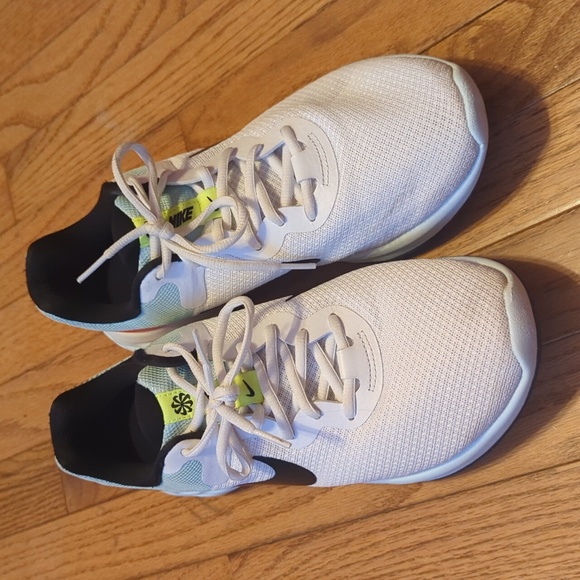 Women's Nike revolution - Picture 1 of 4